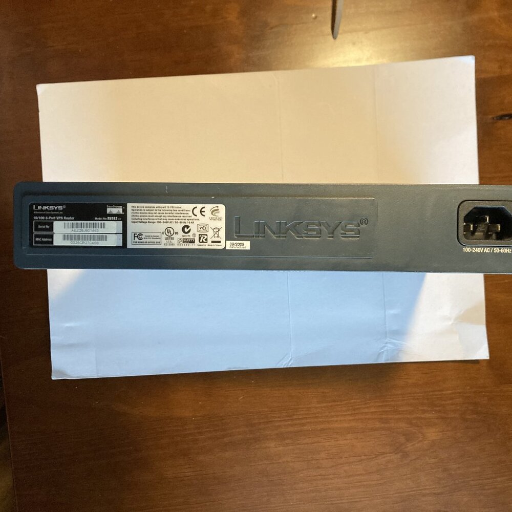 The Cisco RV082 Dual WAN VPN Router--used - Picture 4 of 6